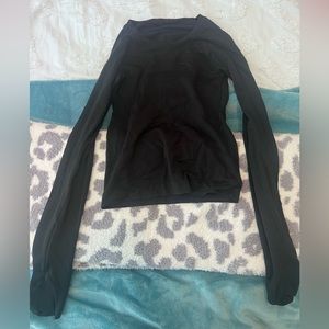 black lululemon long sleeve